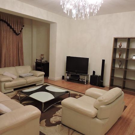 Appartamento 1 Shota Rustaveli Avenue Tbilisi Esterno foto