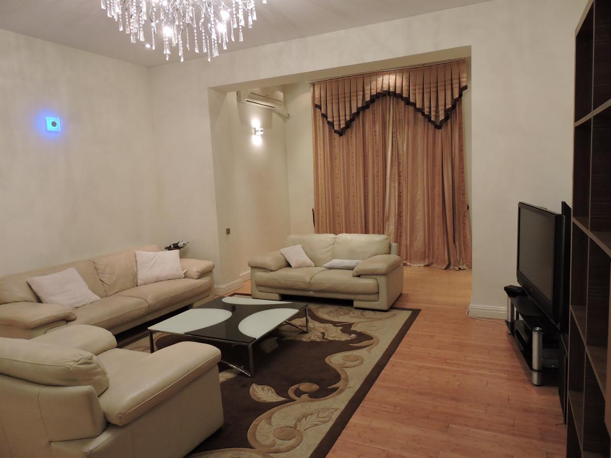 Appartamento 1 Shota Rustaveli Avenue Tbilisi Esterno foto