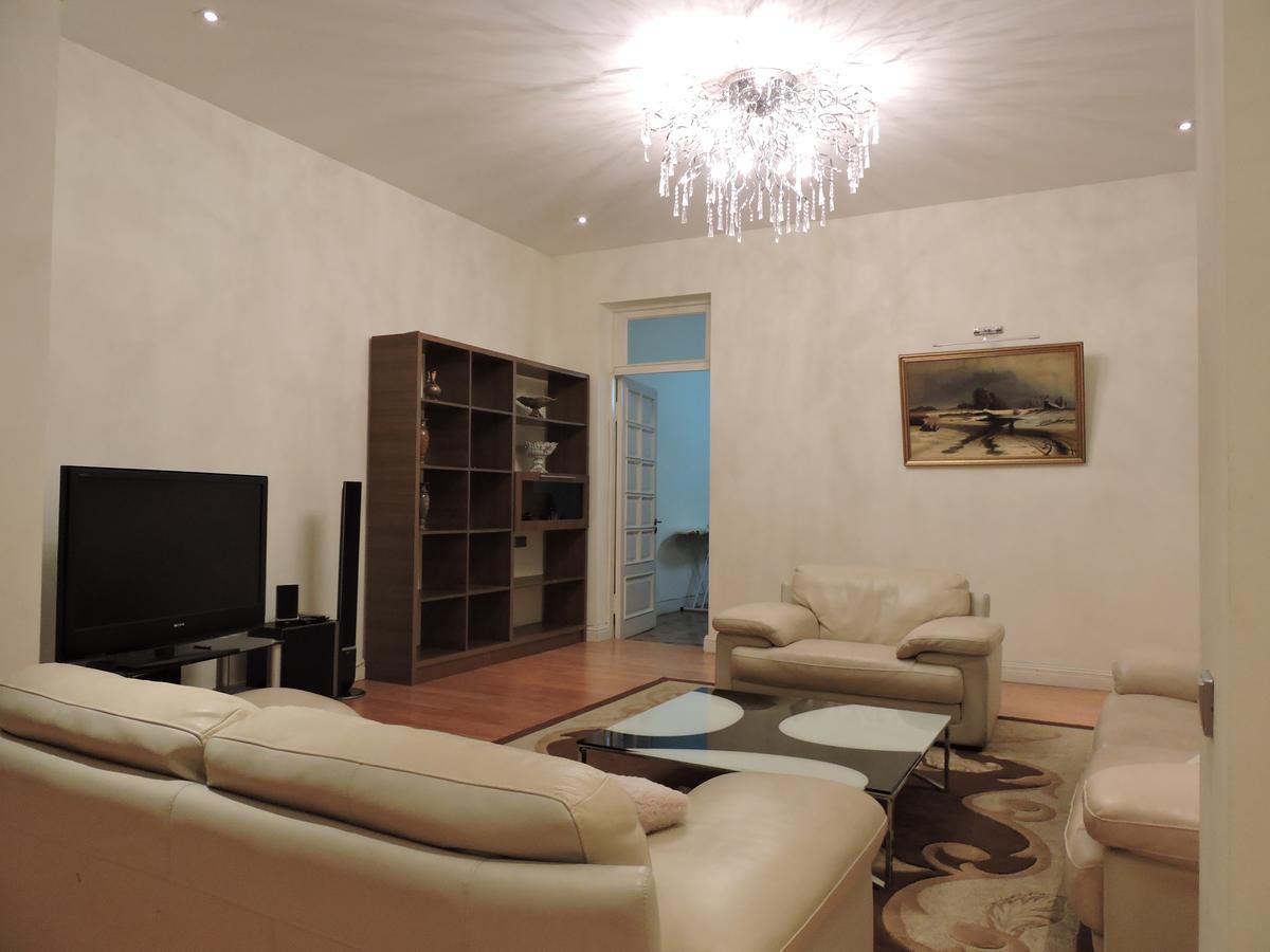 Appartamento 1 Shota Rustaveli Avenue Tbilisi Esterno foto